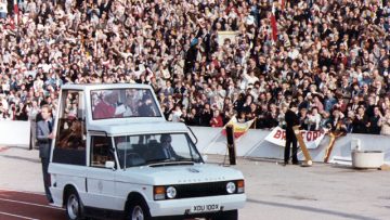 Pope John Paul II addresses the 24,000-strong Polish crowd