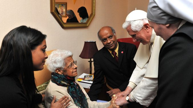 Sr Marie Claire Brennan Welcomes the Pope to St Peter’s